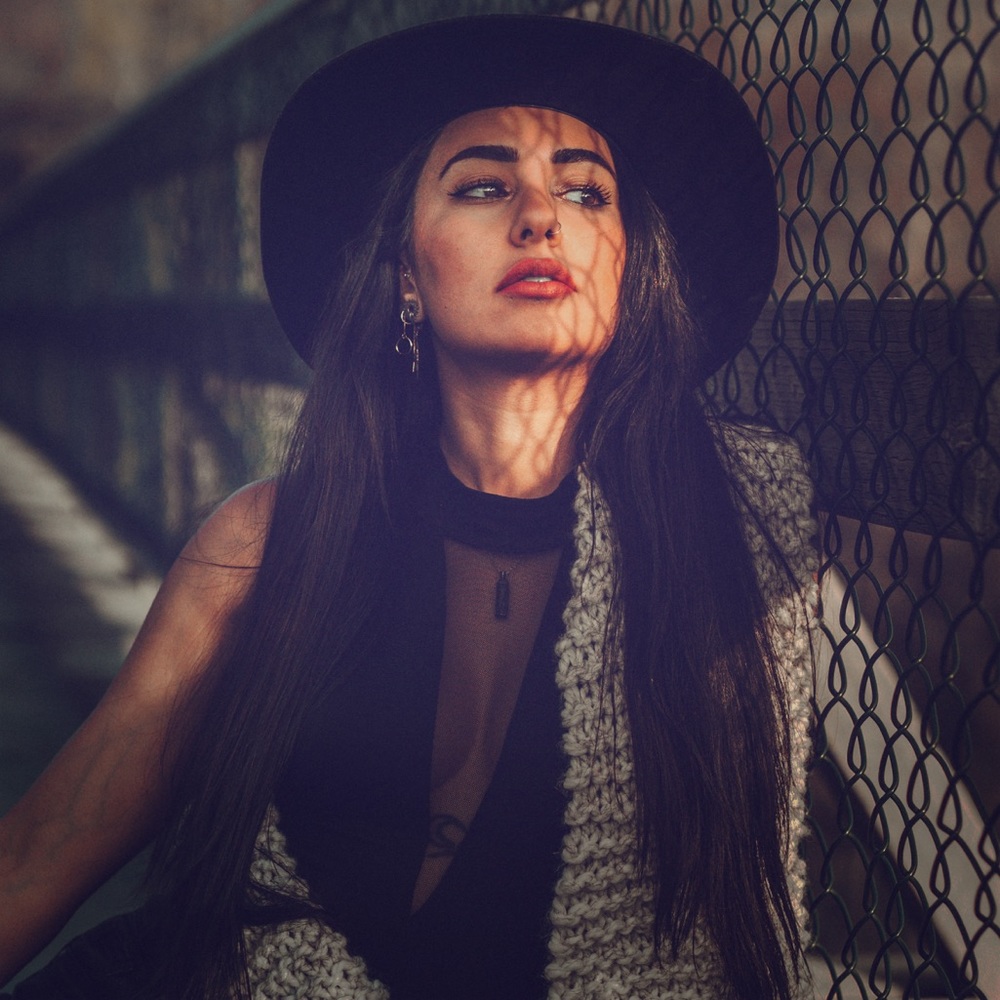 Meet your Posher, Rojin